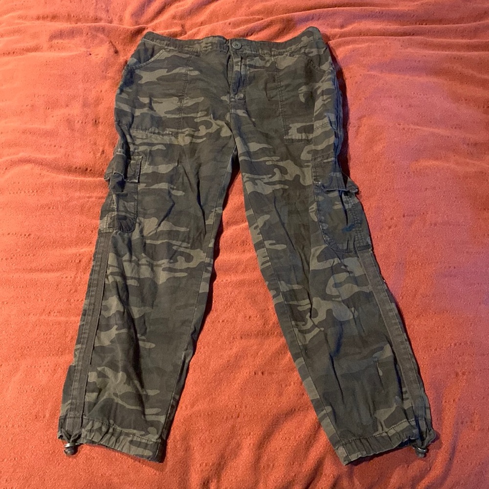 Camo capris